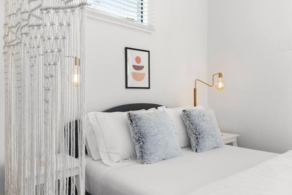 Large Studio Rooftop & Poolside - Walk To Old Town Scottsdale Exteriör bild